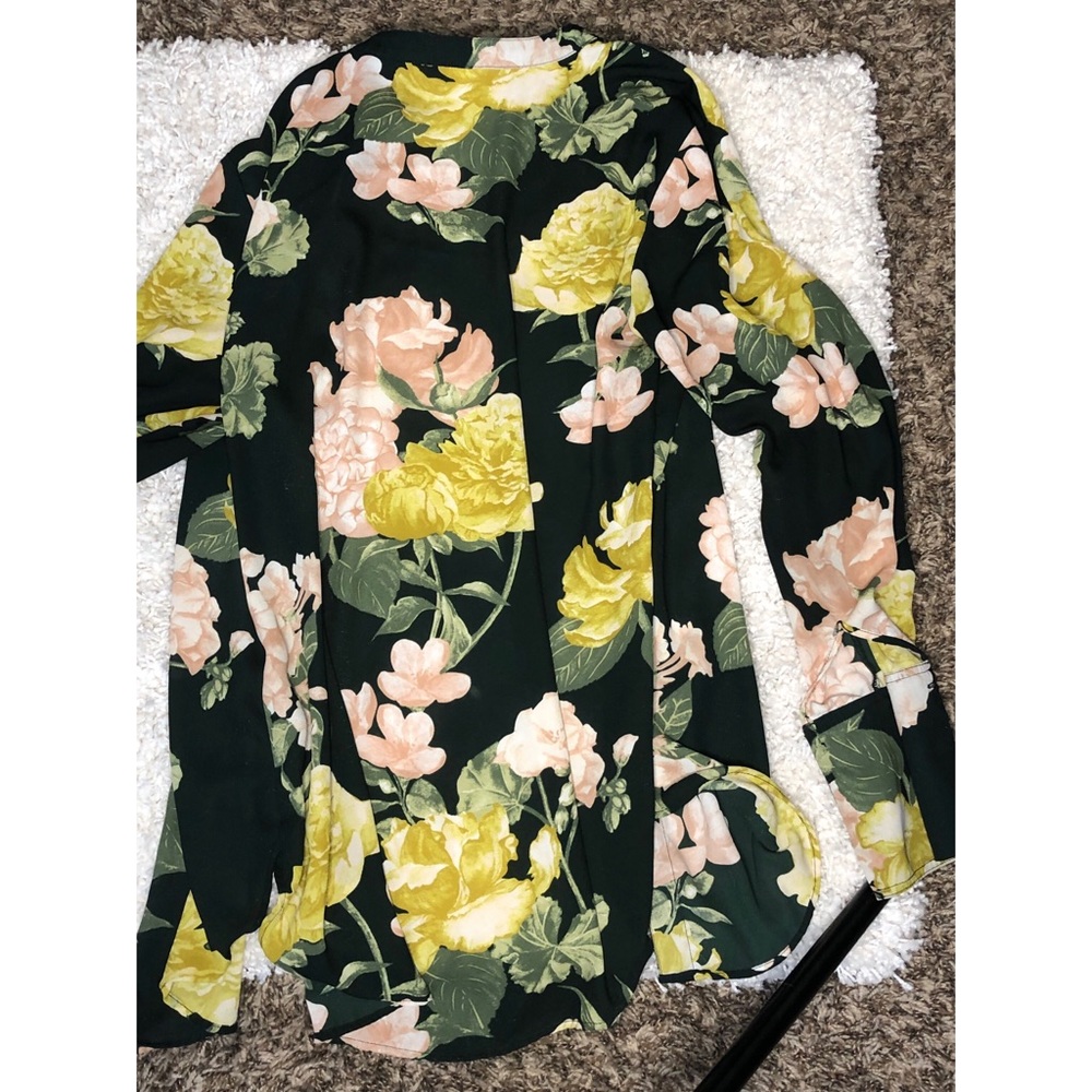 Fun Blouse For Work & Happy Hour 💕 - Picture 2 of 2